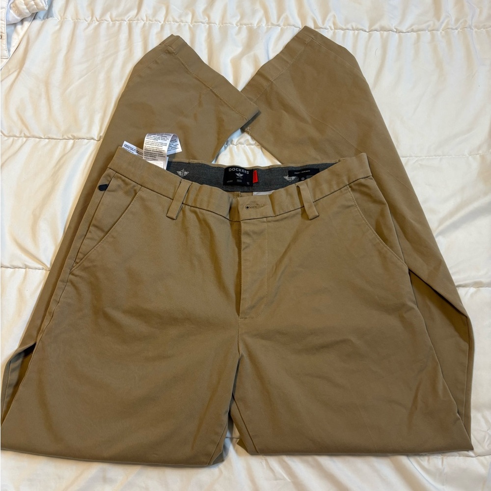 Dockers Men's Khaki Chinos